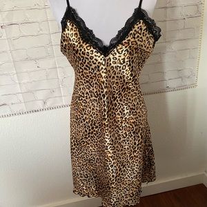 DIVA’S GALLERIES BOUTIQUE PRINTED LACE TRIM CAMI DRESS NIGHTGOWN SIZE MEDIUM